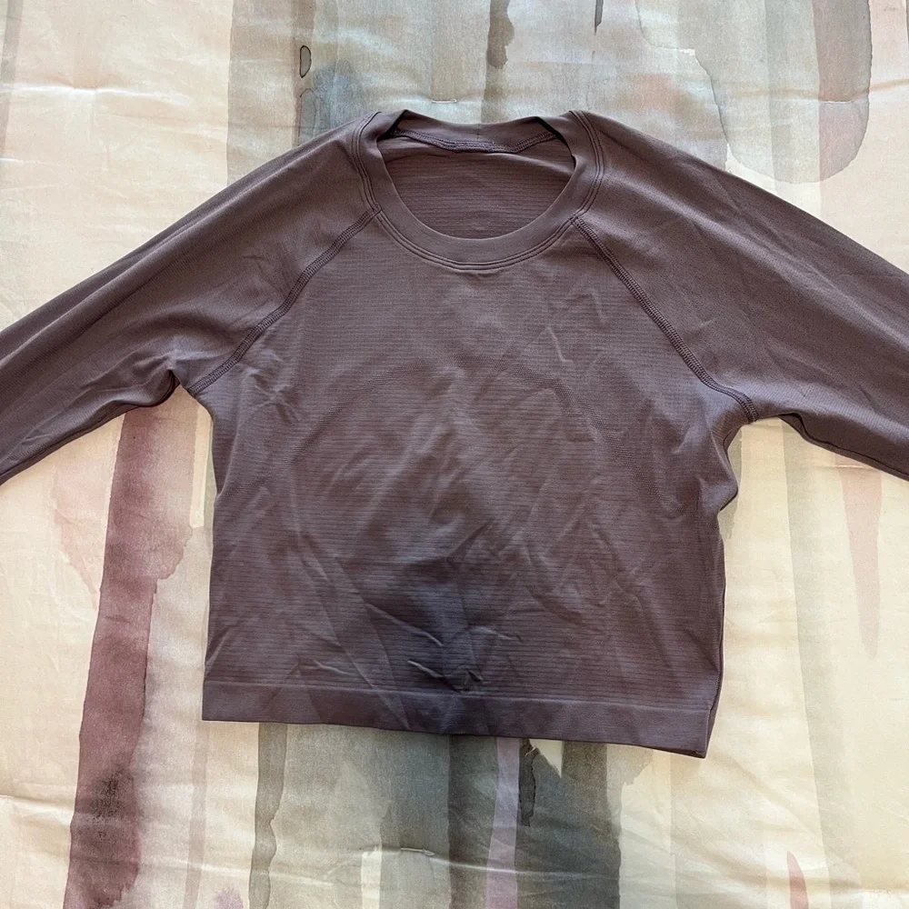 lululemon Swiftly Tech 2.0 Long Sleeve Crop Tee in purple ash